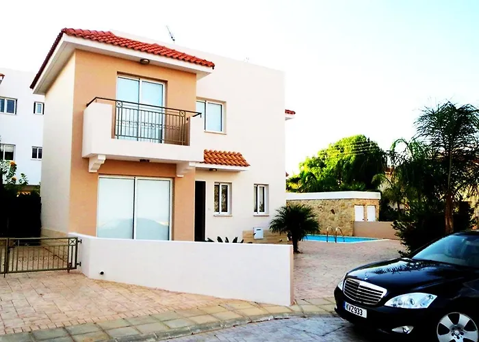 Chara Cynthiana Willa Paralimni